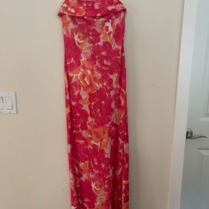Strapless fitted satin maxi dress , light weight, beautiful and classy worn 2x